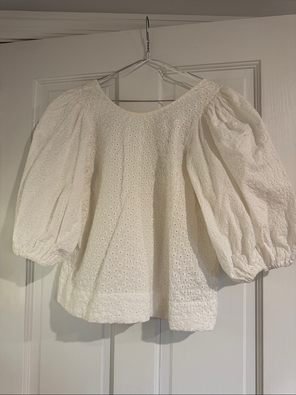 Zara White Eyelet Puff-Sleeve Blouse 100% cotton size Small